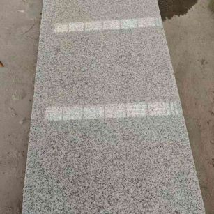 沈阳芝麻白光面毛板