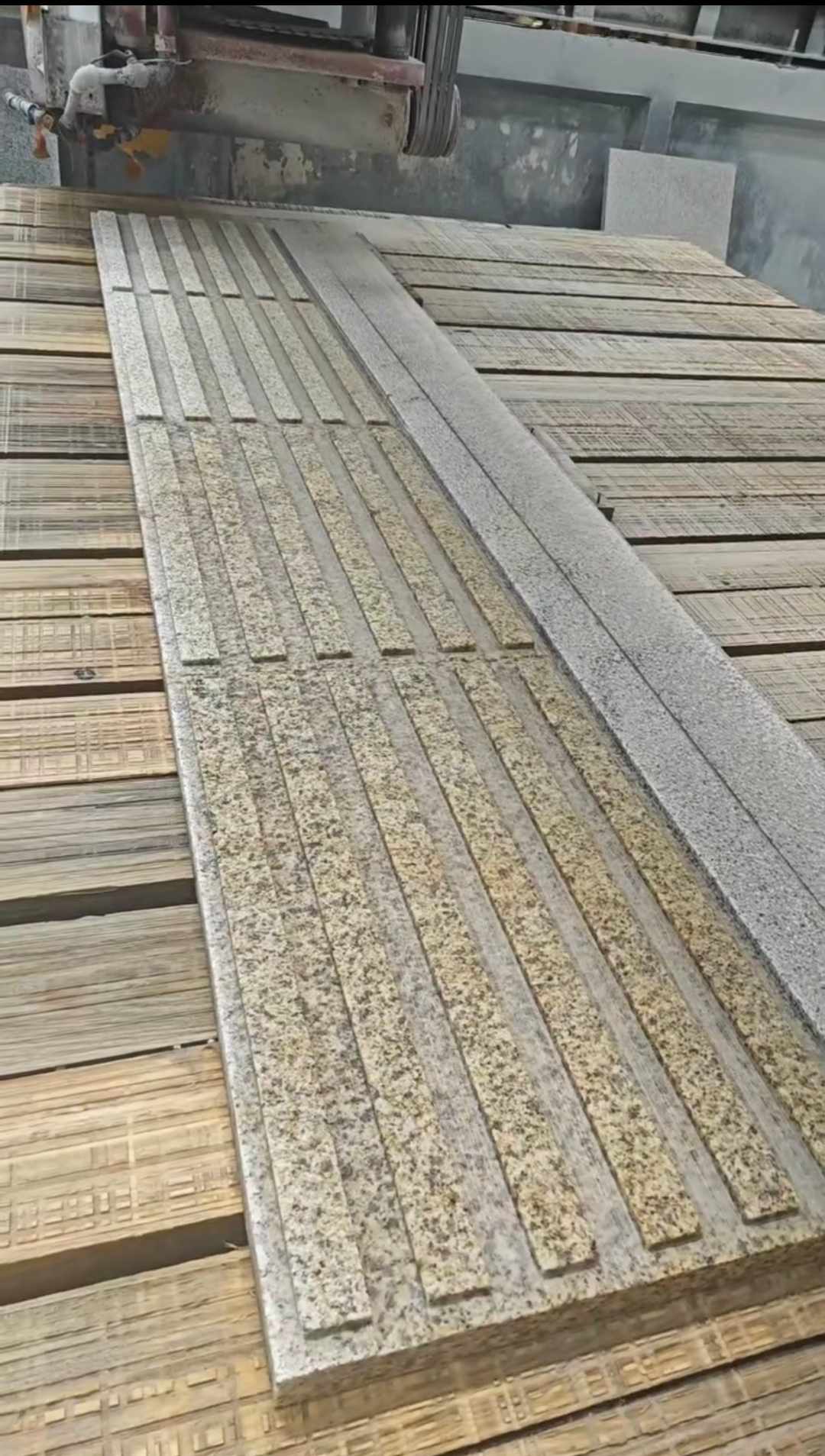 沈阳黄金麻盲道石 盲条