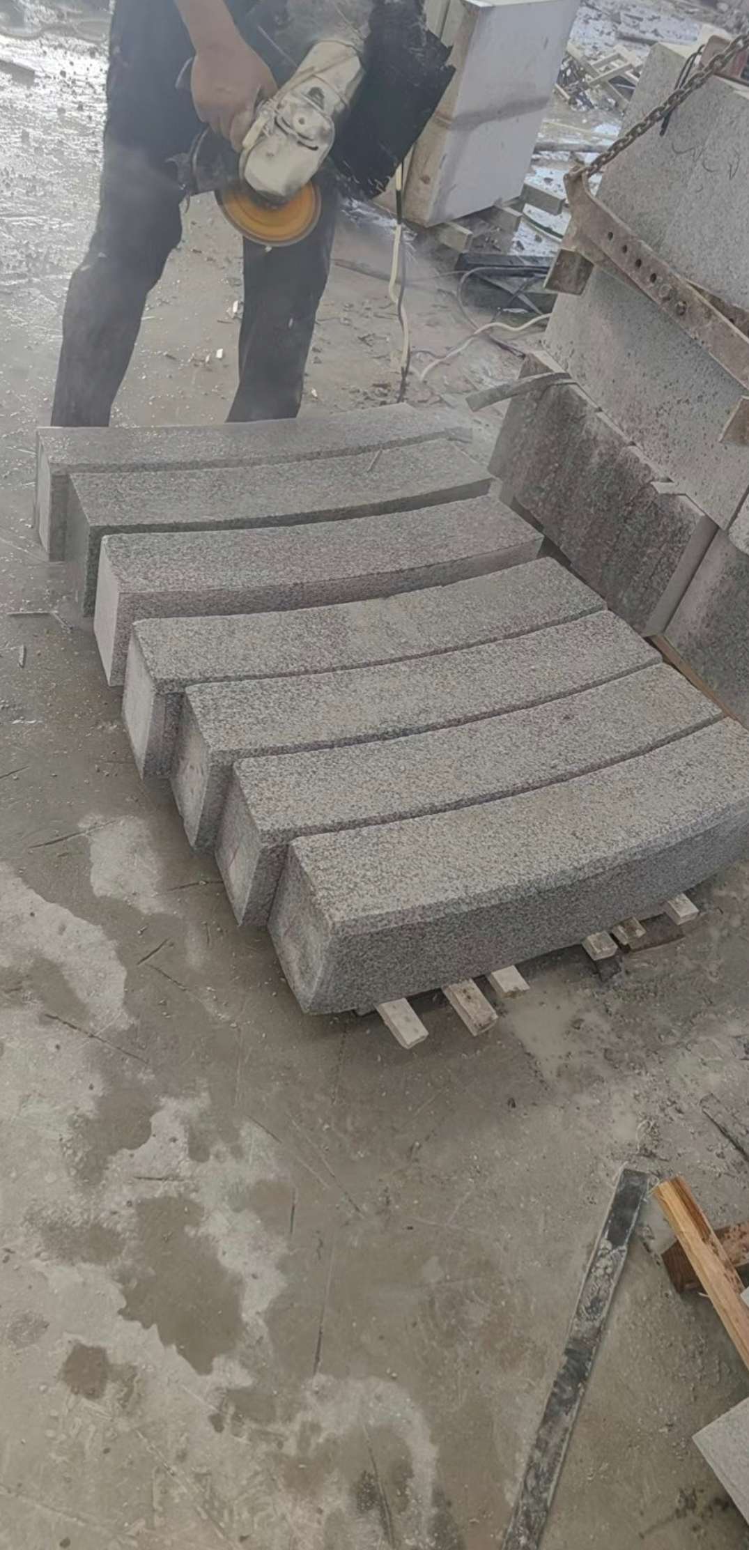 沈阳芝麻白弧形路牙石