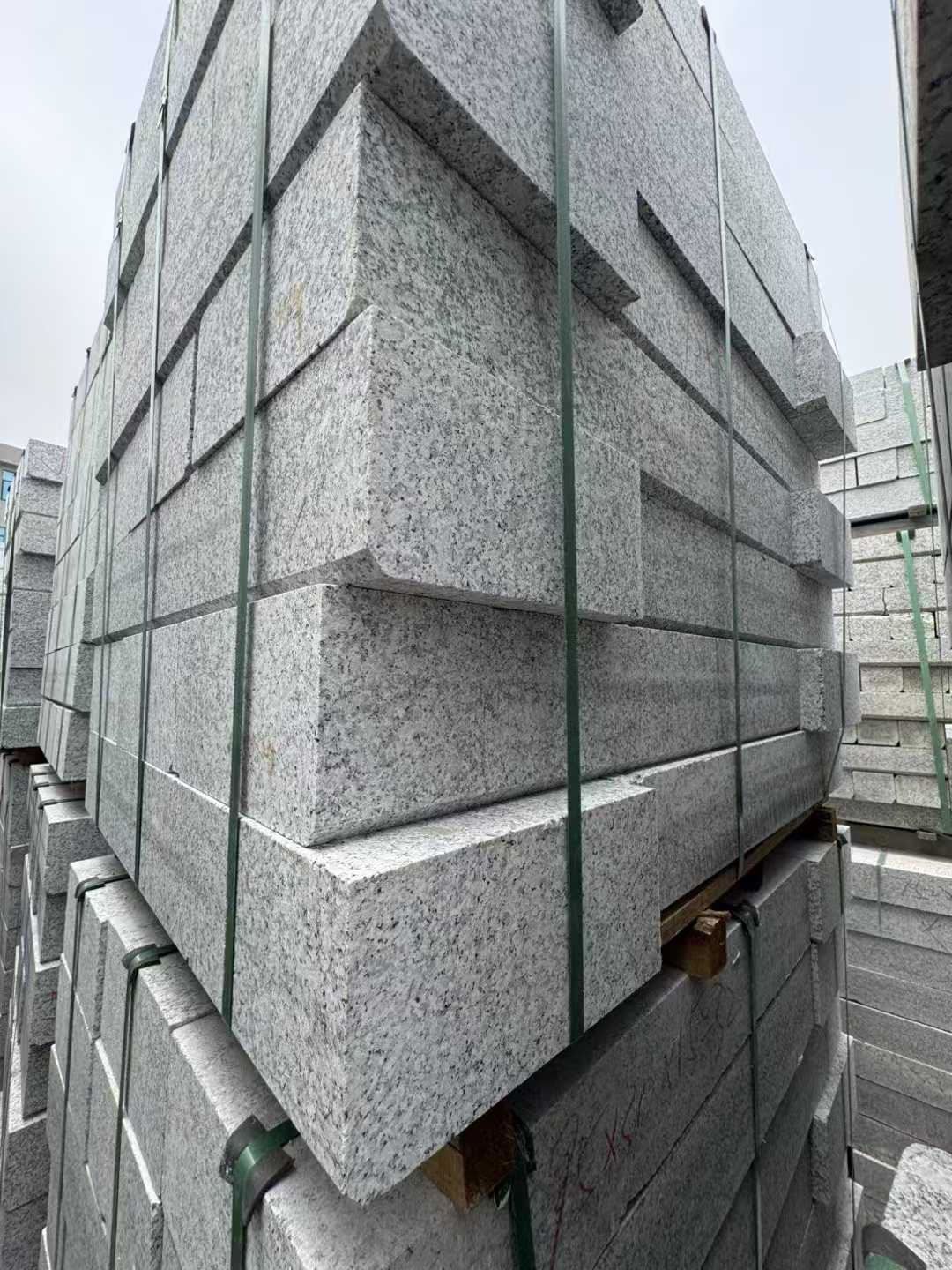 沈阳芝麻白路牙石 马路牙子
