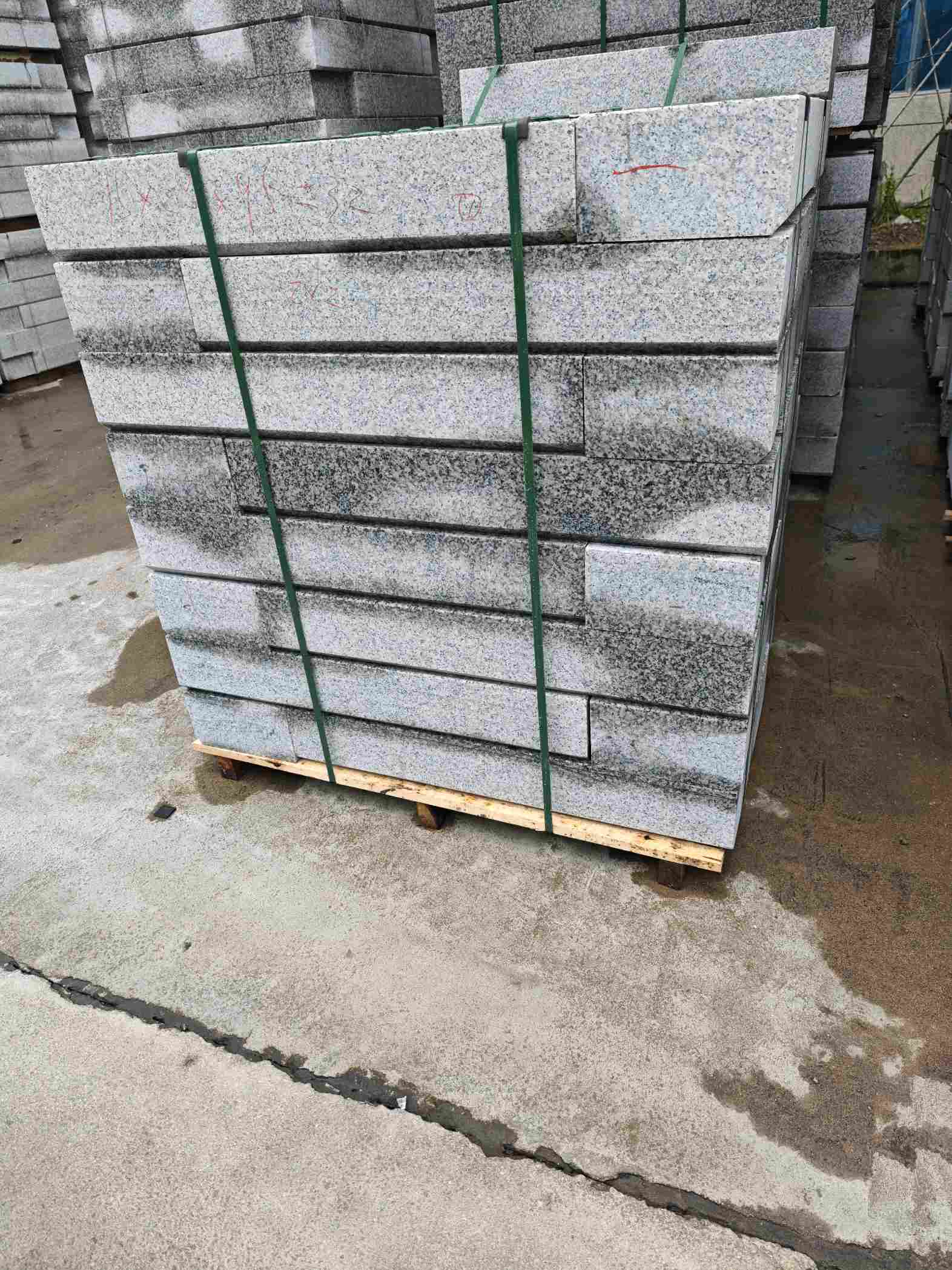 沈阳芙蓉白路牙石，马路牙子