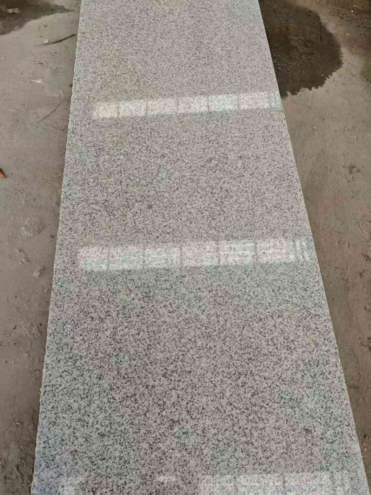 沈阳芝麻白光面毛板